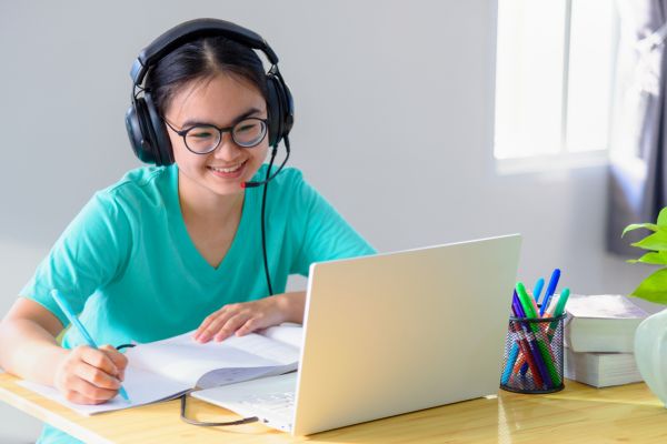 Lý do học Luật Kinh tế từ xa Intracom – Vì sao nên chọn?