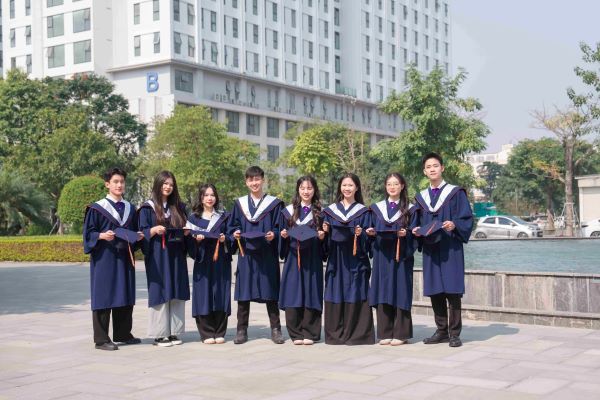 Tìm hiểu giá trị bằng Ngôn ngữ Anh từ xa Đại học Intracom